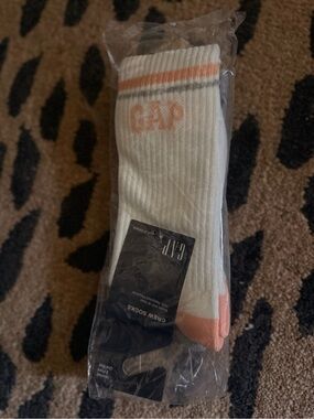 GAP 2-pair White Crew Socks with Peach and Gray